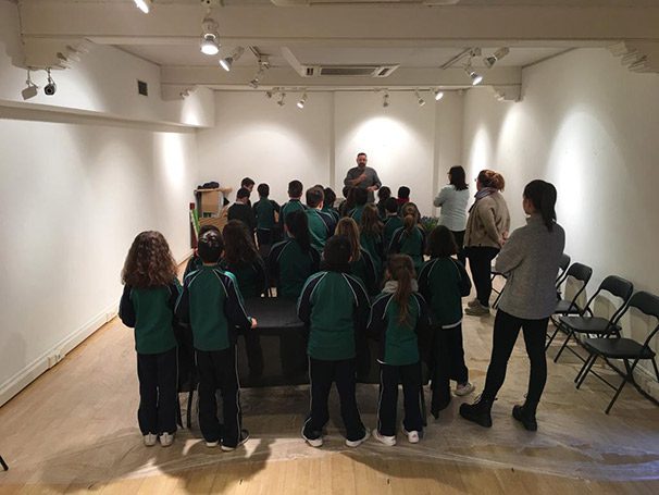 Taller de Josep Bernat Iborra de la Escuela de Artesanos Floristas de Aragón con el colegio Virgen del Carmen