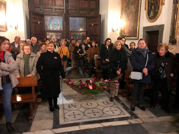 Ofrenda floral a la Virgen del Sagrario en la Capilla del Santísimo de la Catedral