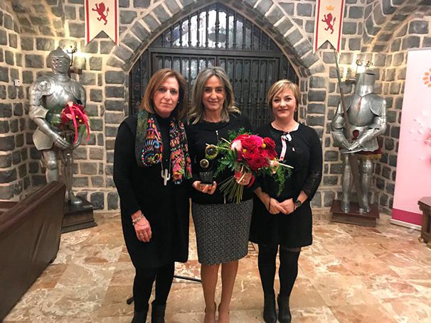 Alicia Vielsa (presidenta del Congreso AEFI Toledo'19), Milagros Tolón (alcaldesa de Toledo) y Esther Domínguez (presidenta de la Asociación Española de Floristas)
